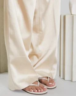 Infinity Lily Cream
